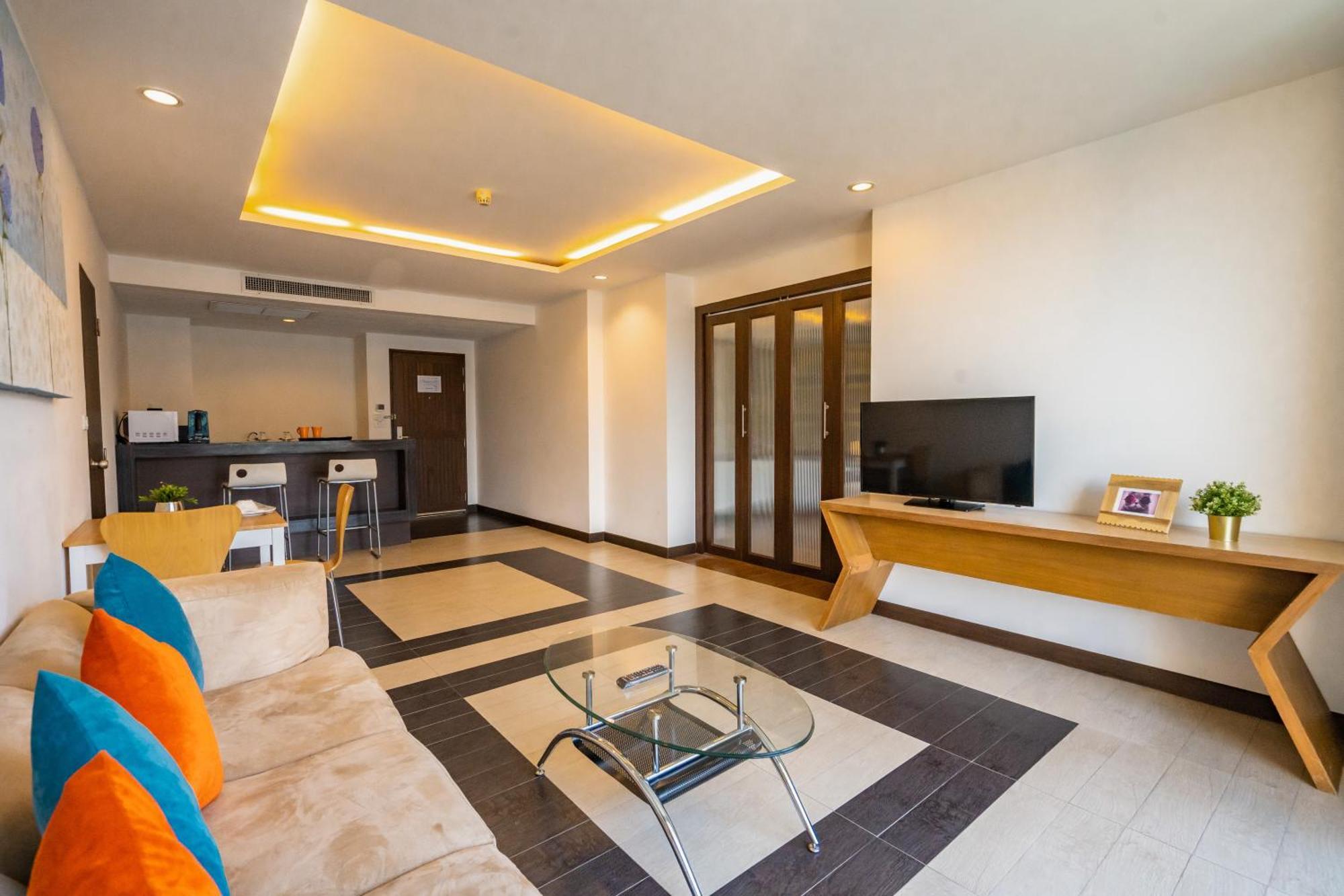 Hotel J Паттайя Экстерьер фото